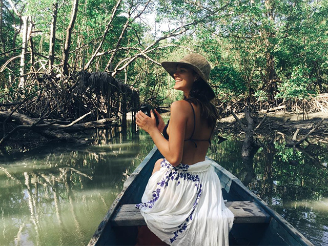 Bruna Marquezine na Vila Palateia, Barra de São Miguel Bruna Marquezine na Vila Palateia, Barra de São Miguel