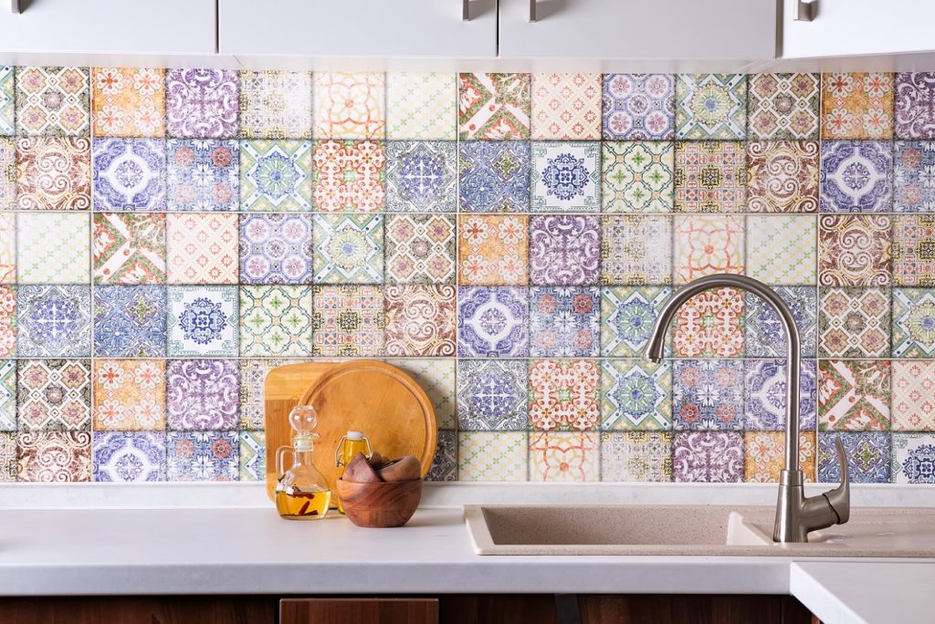 como repaginar a cozinha - adesivos coloridos